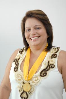 Ex-aluna recebe Comenda do Mérito Farmacêutico